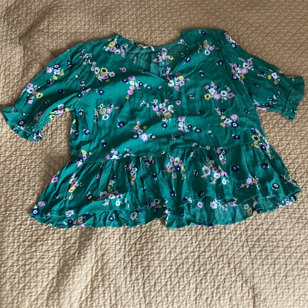 Skies Are Blue Green Sally Textured Top with Floral Pattern.  Size Medium